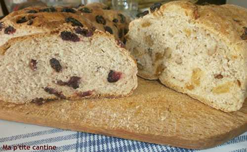 Pain aux canneberges et pain aux noix et raisins secs