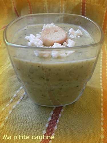 Velouté froid courgettes, feta et perles du Japon