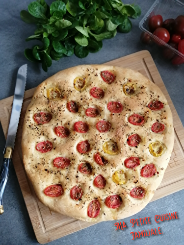 Focaccia tomates cerises et épices à pizza