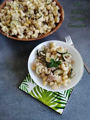 One pot pasta courgette, thon, menthe