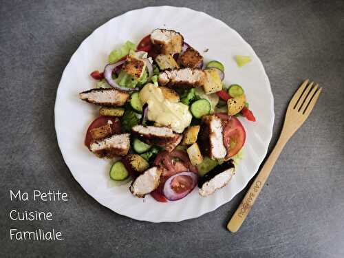 Salade au poulet et croûtons