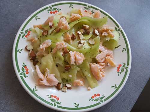 Salade de courgette crue, saumon fumé, amandes