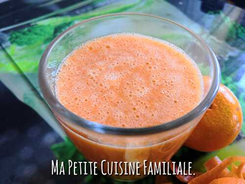 Smoothie banane, clémentine et épluchures de carottes