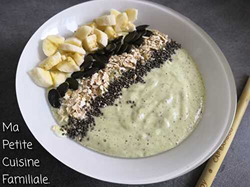 Smoothie bowl avocat, kiwi, graines