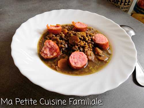 Soupe de lentilles vertes et saucisses fumées