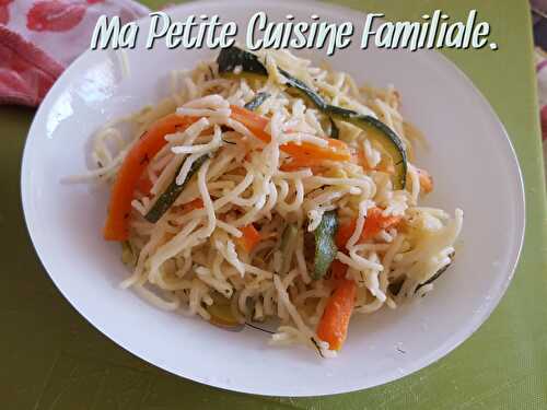 Spaghettis aux courgettes et carottes, sauce petits suisse natures