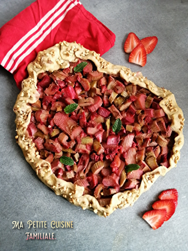 Tarte rustique rhubarbe et fraises