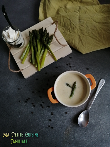 Velouté aux épluchures d’asperges et St-morêt