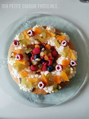 Gâteau moelleux aux fruits et à la crème