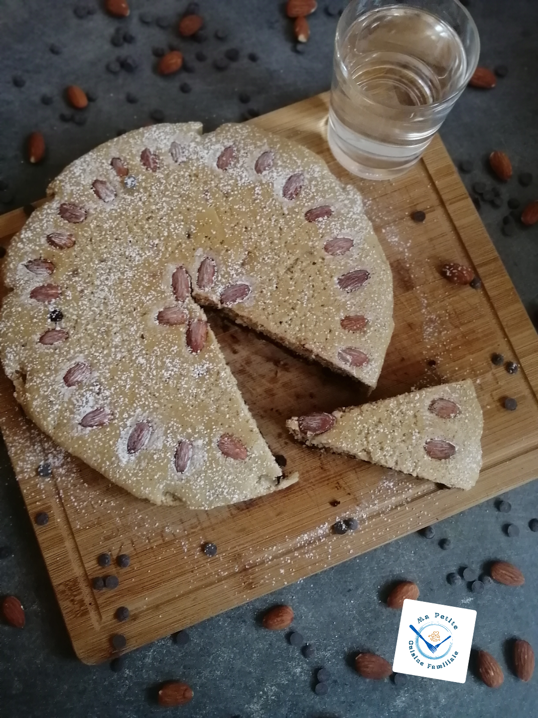 Gâteau à l’eau, pépites de chocolat et amandes