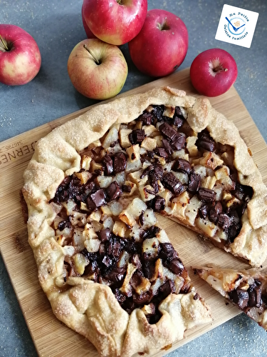 Tarte rustique pommes, poires et chocolat