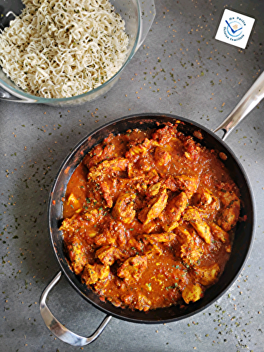 Blancs de poulet à la sauce tomates et pâte de curry