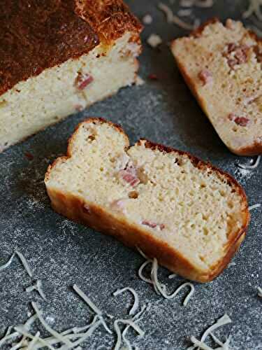 Comment Cuisiner Rapidement avec des Ingrédients de Base : cake salé, crème et lardons.