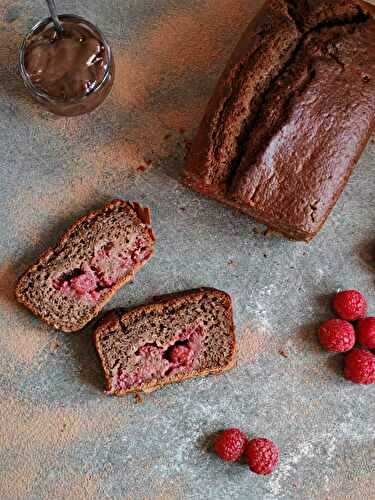 Le bonheur se cache dans un cake fait maison : Danette chocolat et framboises