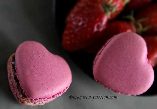 Macaron chocolat noir et fraise