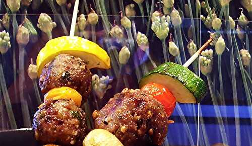 Brochettes d'agneau avec glaçage à la gelée de menthe       