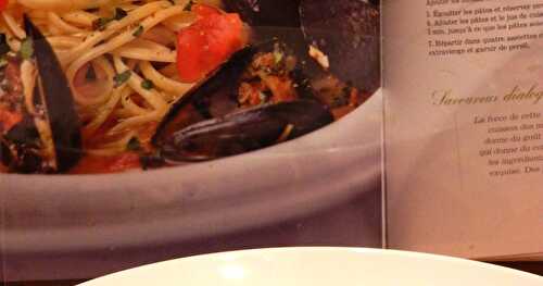 Linguines aux moules, tomates fraîches et fines herbes