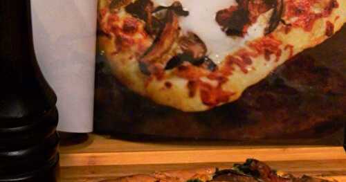 Pizza aux champignons sauvages et oeufs