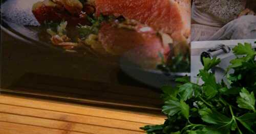 Saumon mi-cuit, salade de grelots rôtis aux amandes