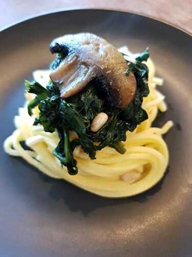 Plat de Spaghettis aux épinards et champignons.