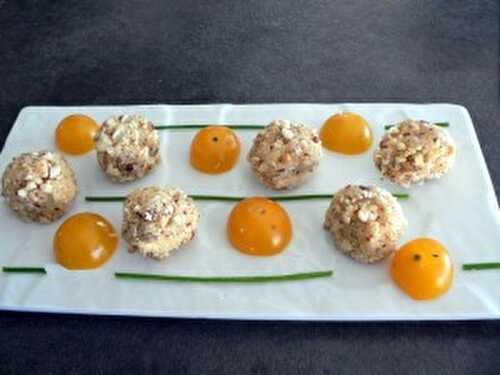 Billes de gorgonzola panées à la cacahouète.