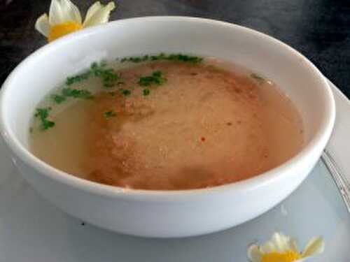 Bouillon de poule trempé .