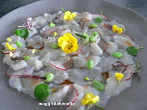 Carpaccio de St Jacques à l’huile de homard , citron vert.