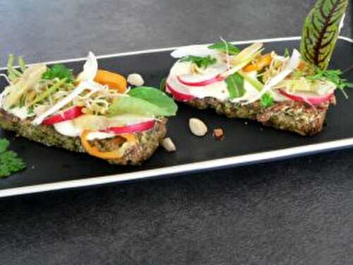 Galettes aux pousses d’épinards , ricotta et crudités.