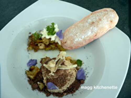 Glace au caramel,pomme et gingembre confit poudrés au chocolat