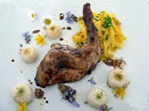 Lapin printanier , tagliatelles de carottes , petits navets nouveaux.