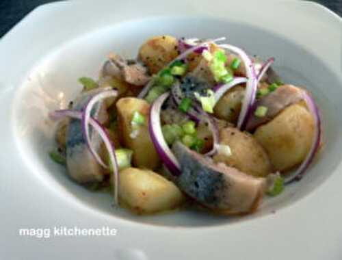 Les poissons fumés . Salade de harengs fumés pommes à l’huile.