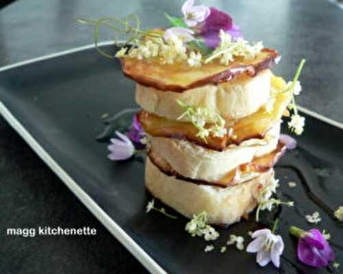 Millefeuille de chèvre et pommes aux fleurs de sureau.