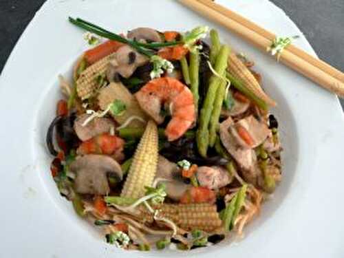 Mixao au poulet , crevettes , légumes et pates chinoises.