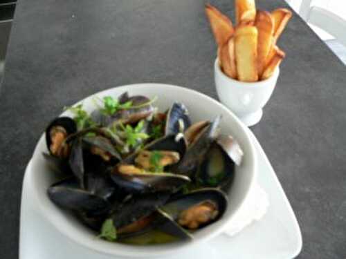 Moules au curry ,frites.