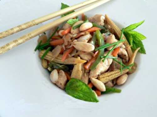 Poulet aux amandes et légumes asiatiques