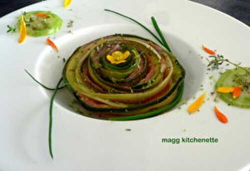 Roulés de saumon fumé et courgette aux fleurs d’hysope