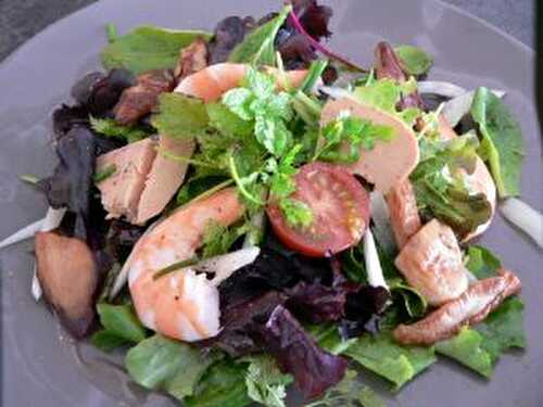 Salade mélangée aux crevettes,foie gras et cèpes.