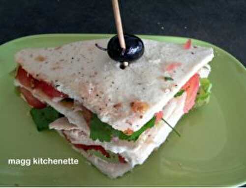 Sandwich au pain de mie,crudités et poulet.