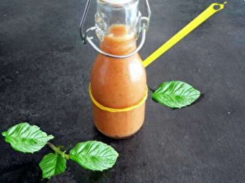Smoothie pêche , tomate , menthe.