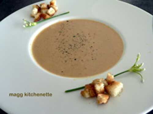 Soupe de poissons aux croutons frits.