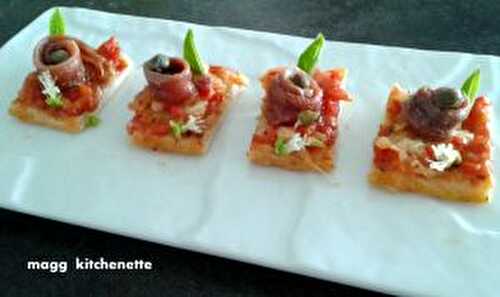 Tapas aux tomates et anchois .