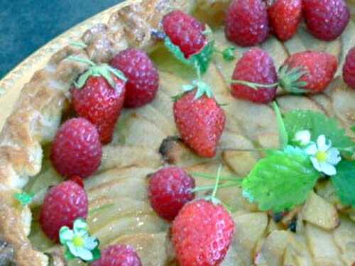 Tarte aux pommes , fruits rouges.