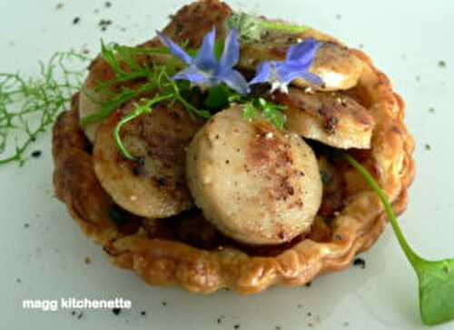 Tartelette aux pommes et boudin blanc .