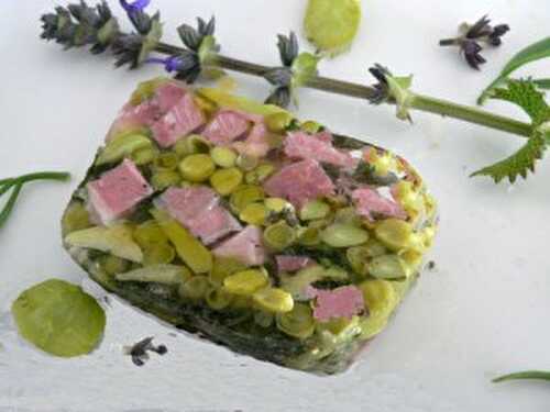 Terrine de jambonneau aux fèves et petits pois.