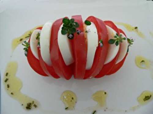 Tomate et œuf dur , vinaigrette aux herbes.