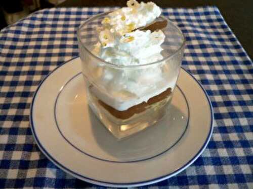 Verrine de fromage blanc à la crème Nutella , palet breton.