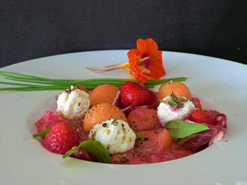Salade au melon tomates burrata coppa à la vinaigrette de framboises | magg kitchenette