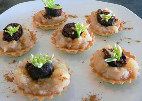 Mini tartelette au boudin antillais , pomme aux épices spéculoos