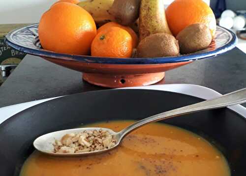 Velouté  DE BUTTERNUT  ET PATATE DOUCE AUX ÉPICES