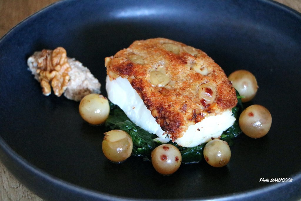 Dos de cabillaud en croute de noix du Périgord et chasselas de Moissac, condiment noix/chasselas